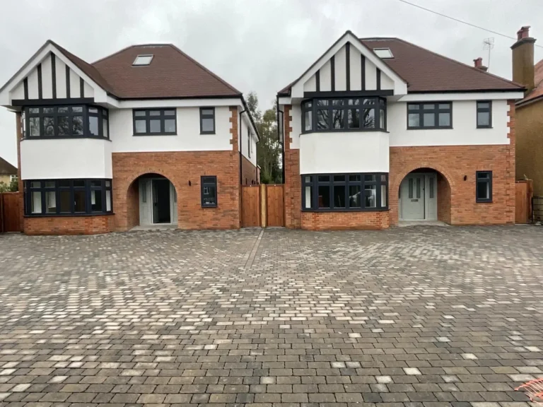 2 New build 5 bedroom houses in Sandridge by LA Blackman builder